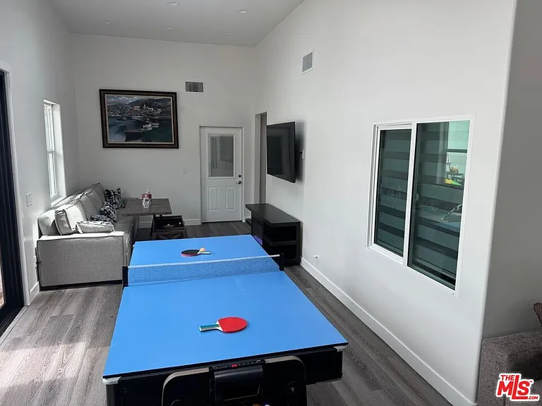 13551 Hart St — Photo 24