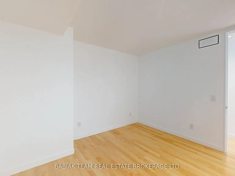 149 Maria St #UPPER — Photo 23
