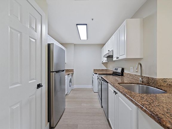 5th image of 2020 Greenview Shores Boulevard #102