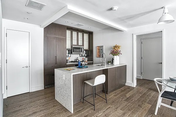 Rented by Extell Marketing Group LLC | media 9