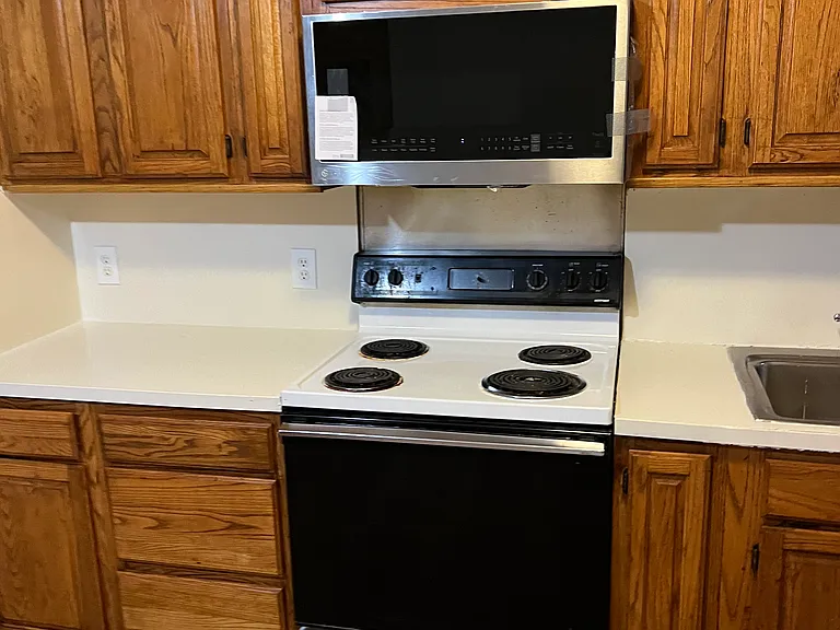 711 E Timberview Ln — Photo 2