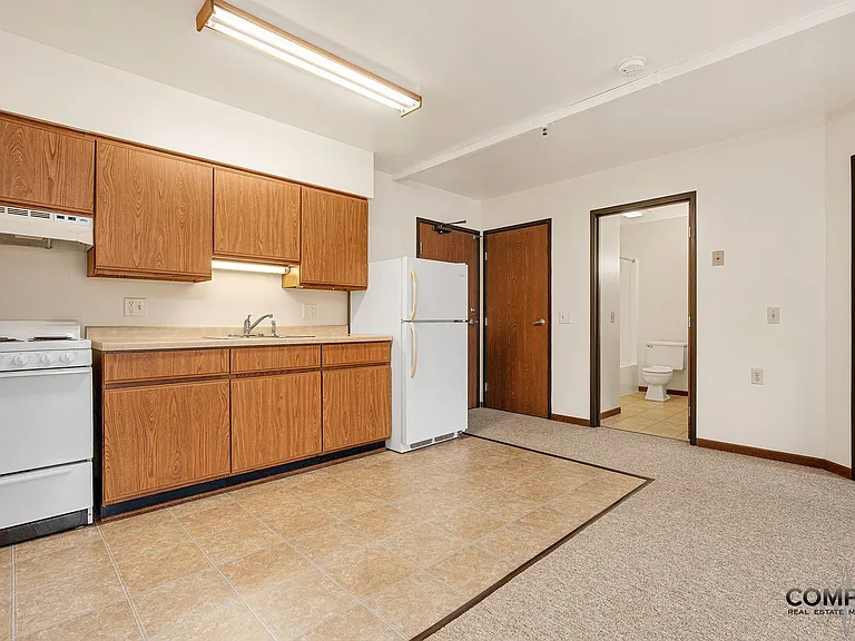 414 Doty St — Photo 3
