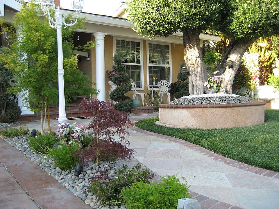 1st image of 401 Avenida Manzanos