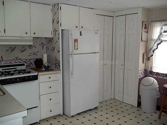 3rd image of 457 King Charles Cir