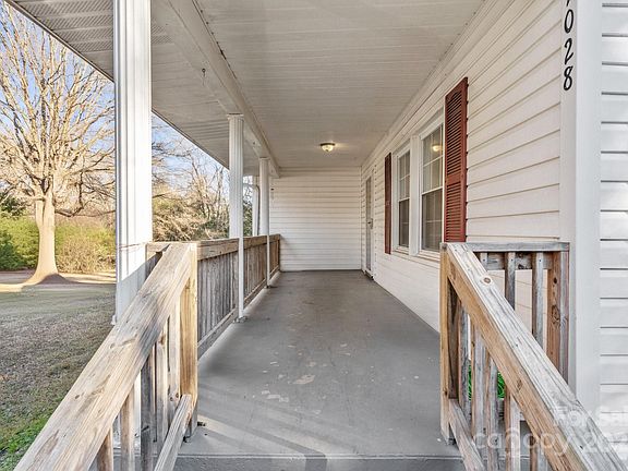 3rd image of 1028 White Ln