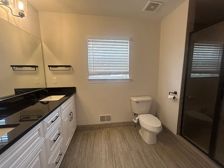 2323 E Maple Rd — Photo 13