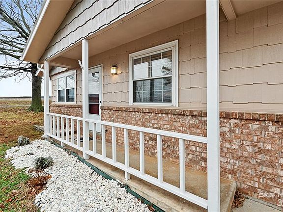 4th image of 416 W Redwing Cir