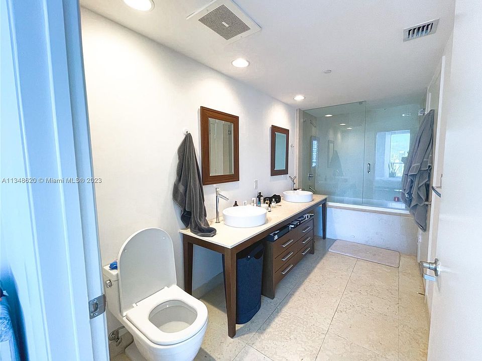 1st image of 475 Brickell Ave #480