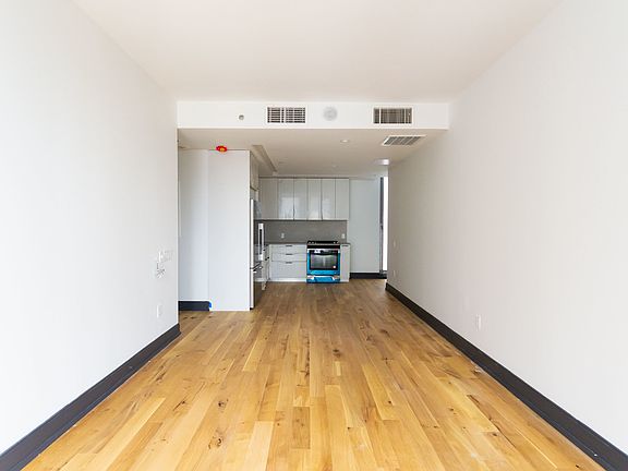 4th image of 42-22 27th St #616E