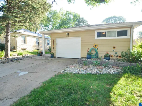 1316 S 49th St, Lincoln, NE 68510