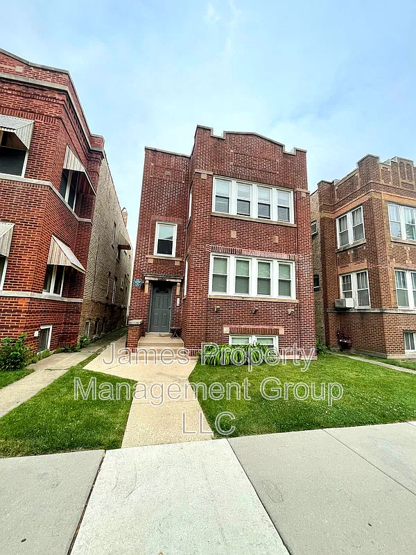 3 bed, 2.0 bath, 1300 sqft, $2,300 — Photo 1