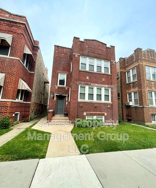 4819 N Kenneth Ave #1