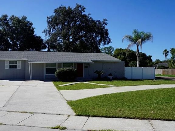 5th image of 8518 Woodlake Dr #1