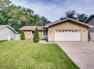 2019 W Parkview Cir, Hoffman Estates, IL 60169