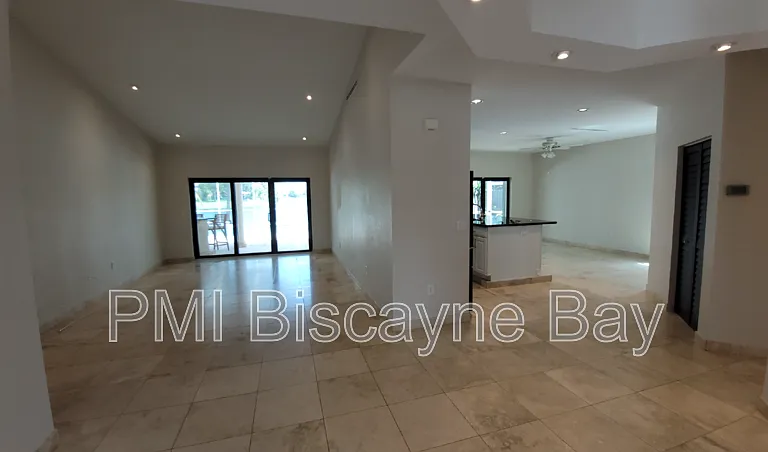 21369 SW 92nd Ave — Photo 4