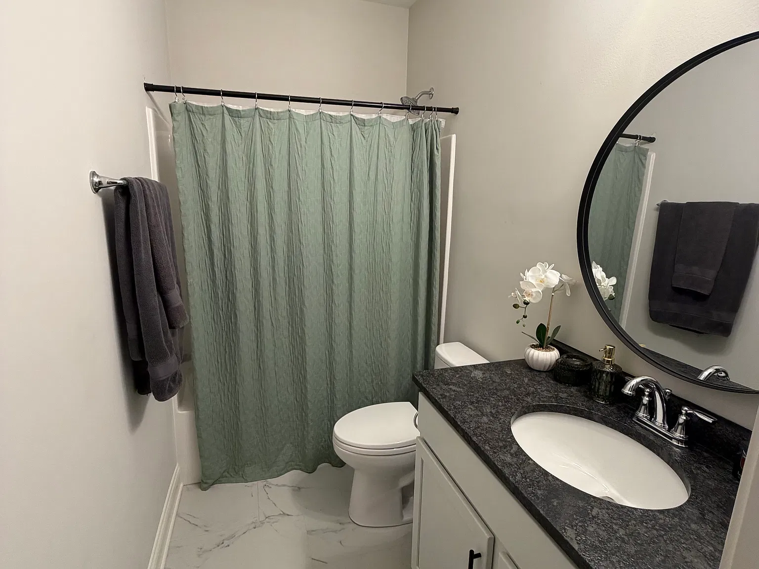 3 bed, 1230 sqft, $1,800 — Photo 2