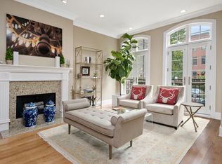 2952 N Racine Ave, Chicago, IL 60657