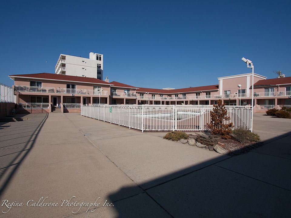 2nd image of 270 Shore Rd APT 54