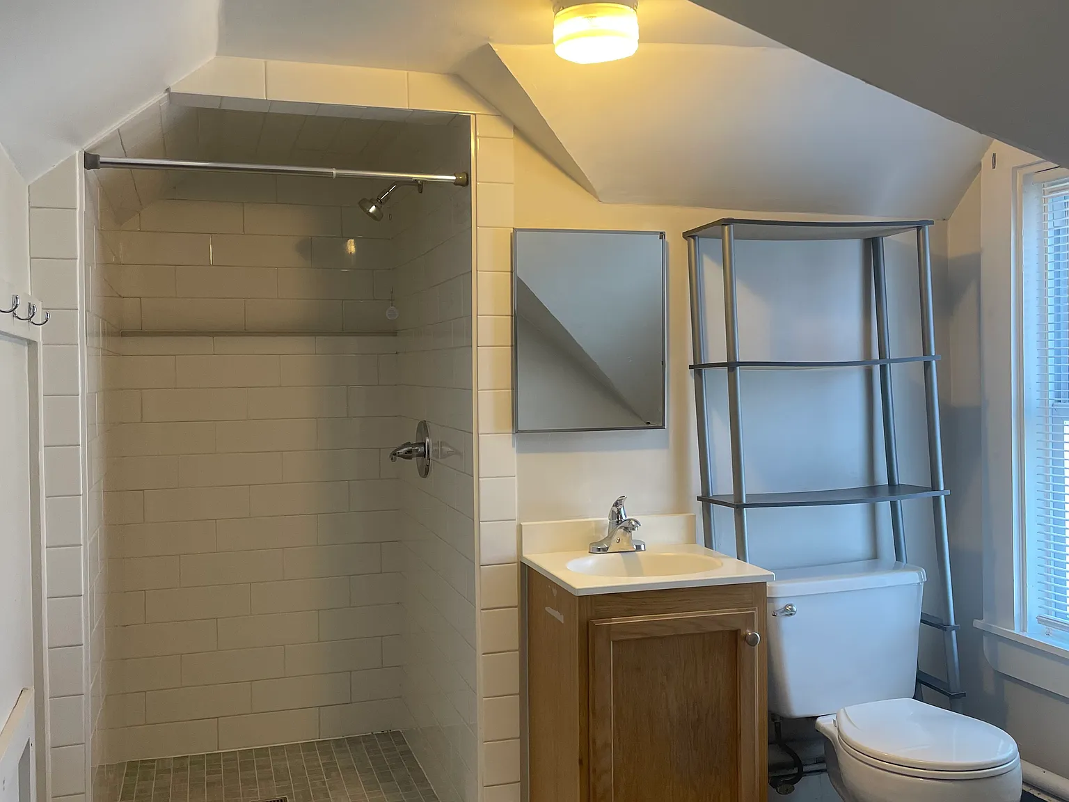 3 bed, 1000 sqft, $1,900 — Photo 3