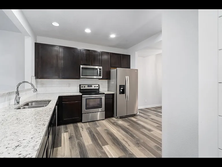 724 Finch Dr — Photo 10