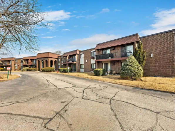 57 Washington Blvd APT 212, Mundelein, IL 60060