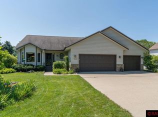 1533 La Mar Dr, North Mankato, MN 56003