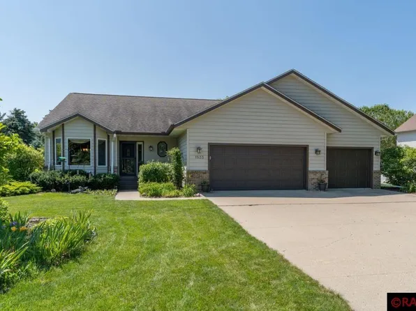 1533 La Mar Dr, North Mankato, MN 56003