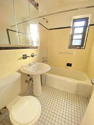 Rented by Queens Apartments Realty LLC | media 9