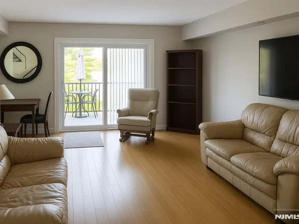 550 Fairview Ave APT 316, Westwood, NJ 07675