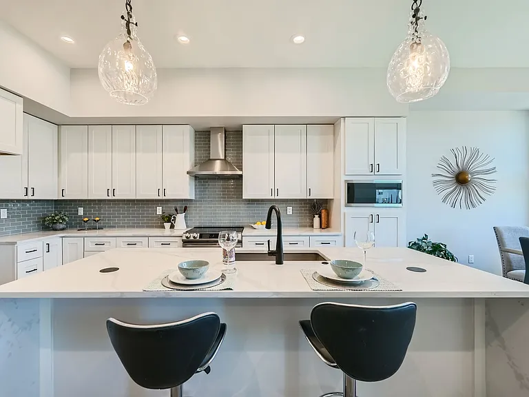 567 Canary Ln — Photo 2
