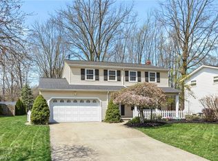 3962 Winton Park Dr, North Olmsted, OH 44070