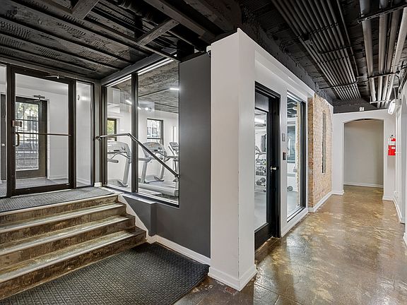 4th image of 4875 N Magnolia Ave #215