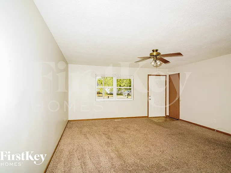 8631 Pleasant Creek Ct — Photo 4