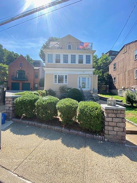 1st image of 38 Palisade St APT 1A