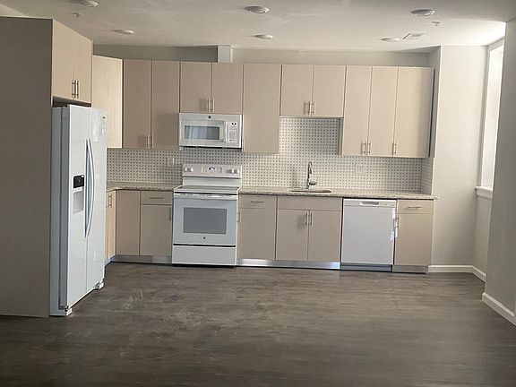 4th image of 4900 Unruh Ave #9