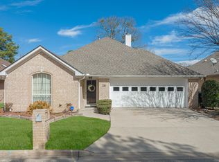 29 Oak Creek Ridge Dr, Longview, TX 75605