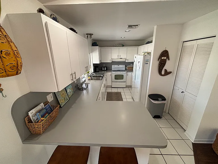 584 W Shore Dr — Photo 7