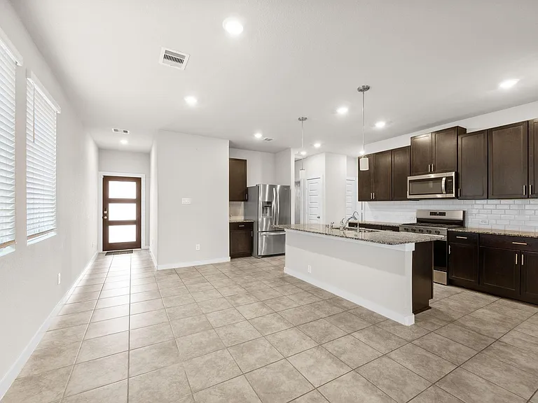 5547 Madden Ln — Photo 5