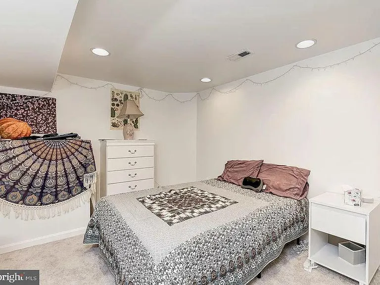 1019 S Streeper St — Photo 17