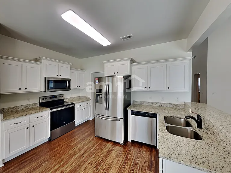 107 Buster St — Photo 3