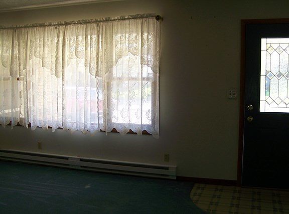 3rd image of 102 W Amber Dr