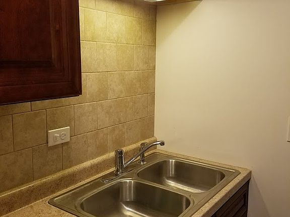 3rd image of 212 S Jefferson St APT 3