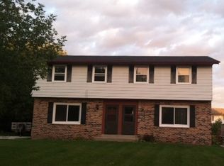 194 Johnston Dr #TOWNHOUSE, Dousman, WI 53118
