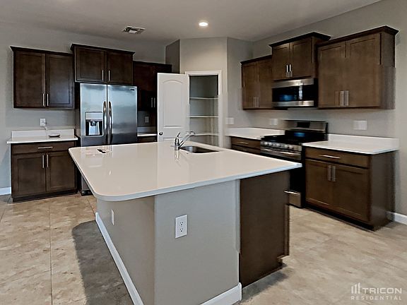 3rd image of 30550 W Fairmount Ave