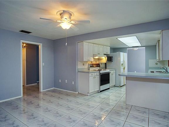 4th image of 700 42nd Ave N