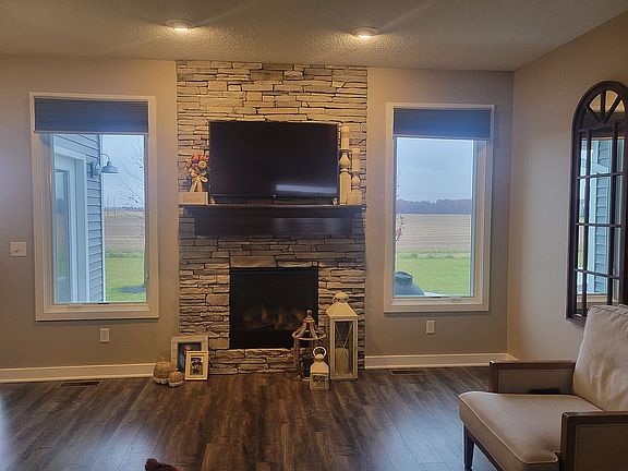 4th image of 1390 Carrington Way