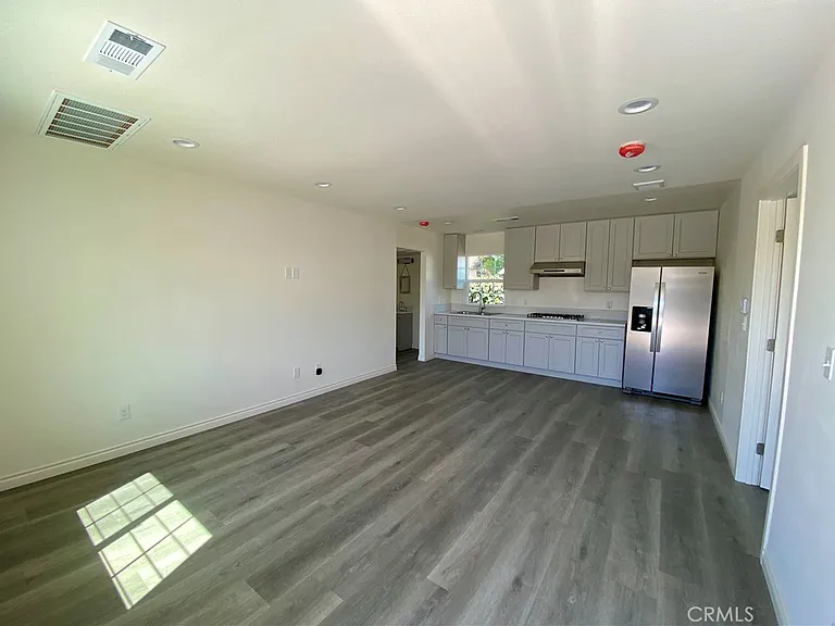 4924 Stewart Ave — Photo 3