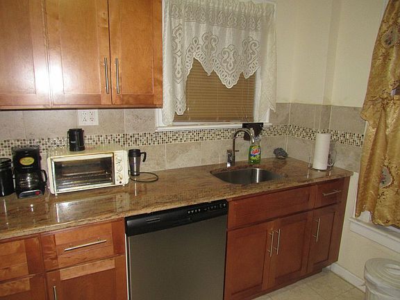 3rd image of 17832 Baisley Blvd