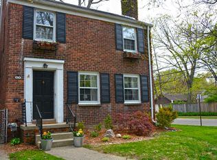 44 Wellesley Dr, Pleasant Ridge, MI 48069