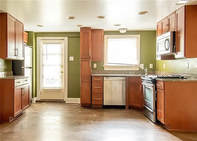 2 bed, 2.5 bath, 900 sqft, $1,800 — Photo 1